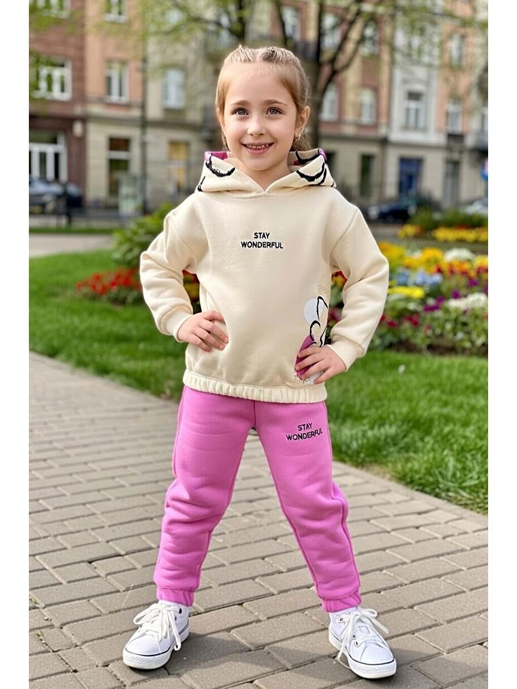 Kız Çocuk Pamuklu Kapüşonlu Üzeri Papatya Desenli Wonderful Yazılı Fuşya Eşofman Takım-1