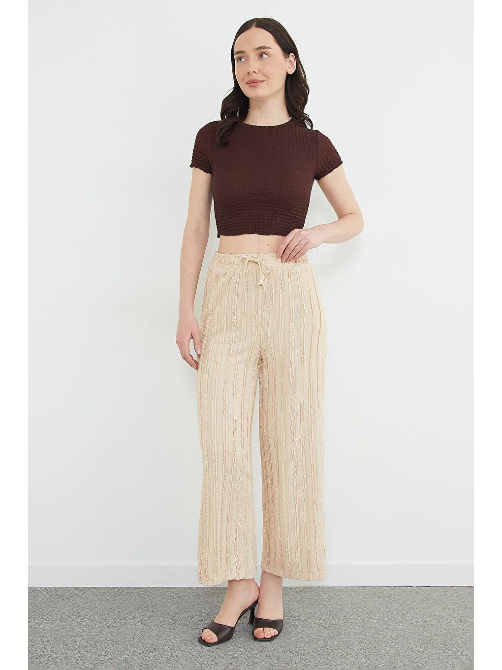 Bej Beli Lastikli Krep Kumaş Cepli Pantolon-1