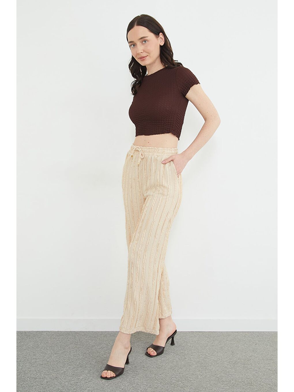 Bej Beli Lastikli Krep Kumaş Cepli Pantolon-2