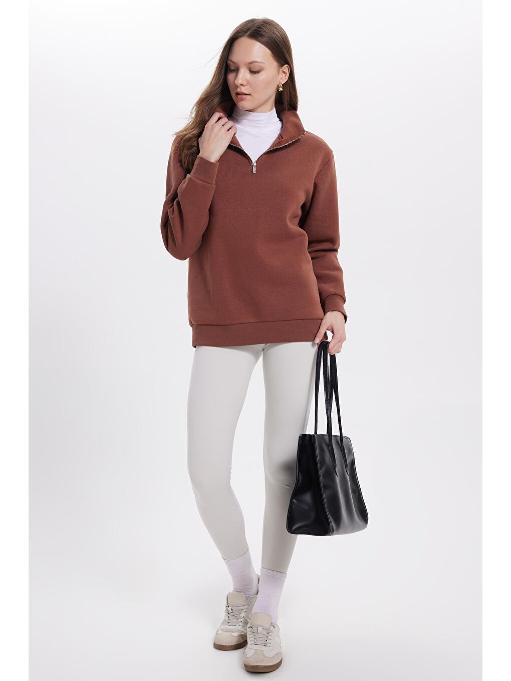 Kadın Relax Fit Rahat Kesim Pamuklu İçi Polarlı Yarım Fermuarlı Kahverengi Dik Yaka Sweatshirt-2