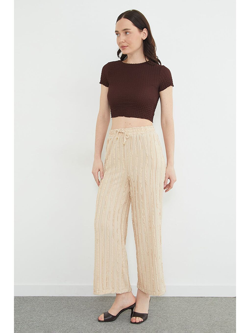 Bej Beli Lastikli Krep Kumaş Cepli Pantolon-3