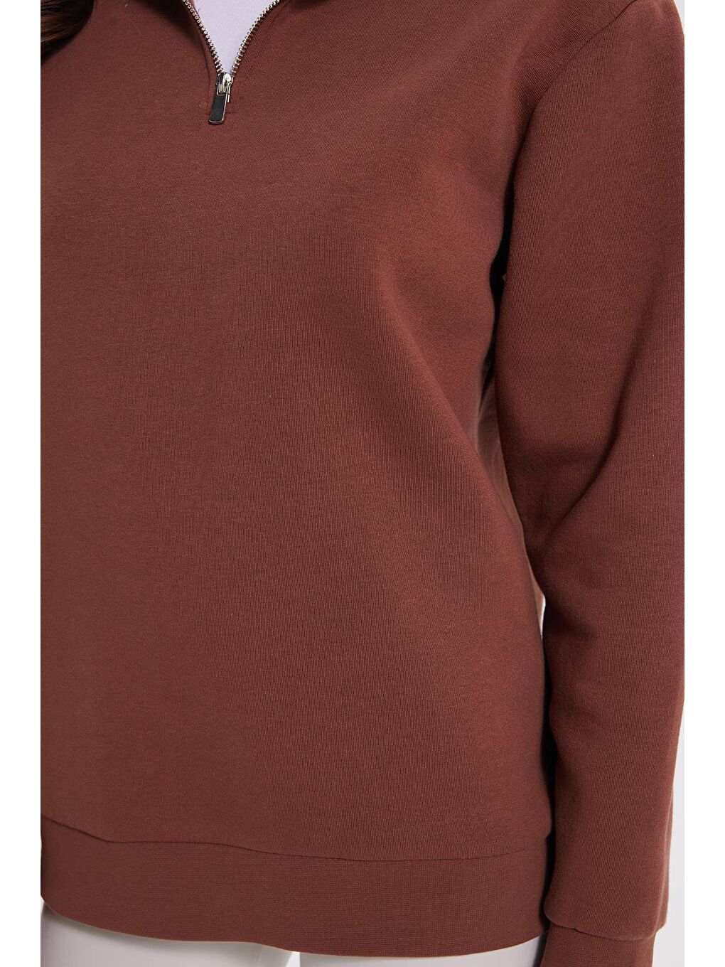 Kadın Relax Fit Rahat Kesim Pamuklu İçi Polarlı Yarım Fermuarlı Kahverengi Dik Yaka Sweatshirt-3