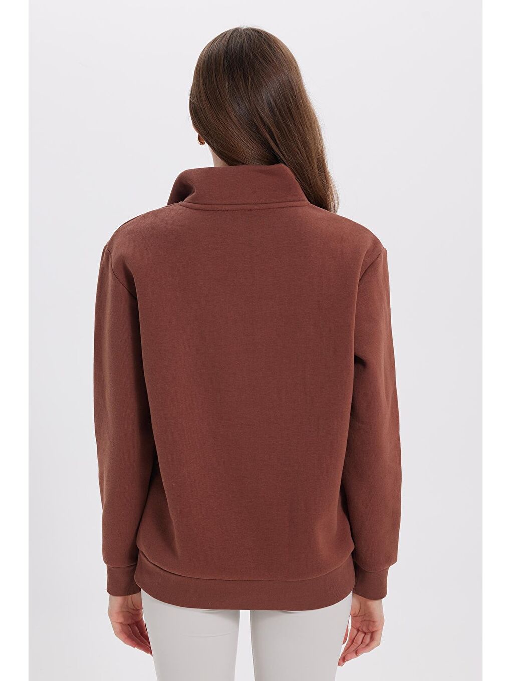 Kadın Relax Fit Rahat Kesim Pamuklu İçi Polarlı Yarım Fermuarlı Kahverengi Dik Yaka Sweatshirt-5