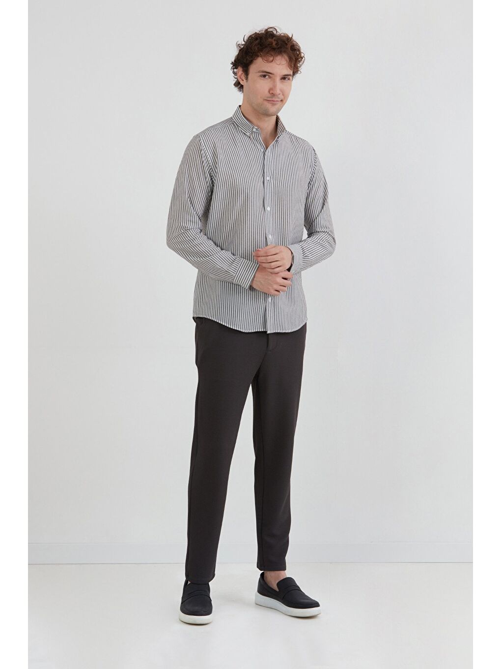 Siyah Çizgili Gofre Kumaş Gömlek-1