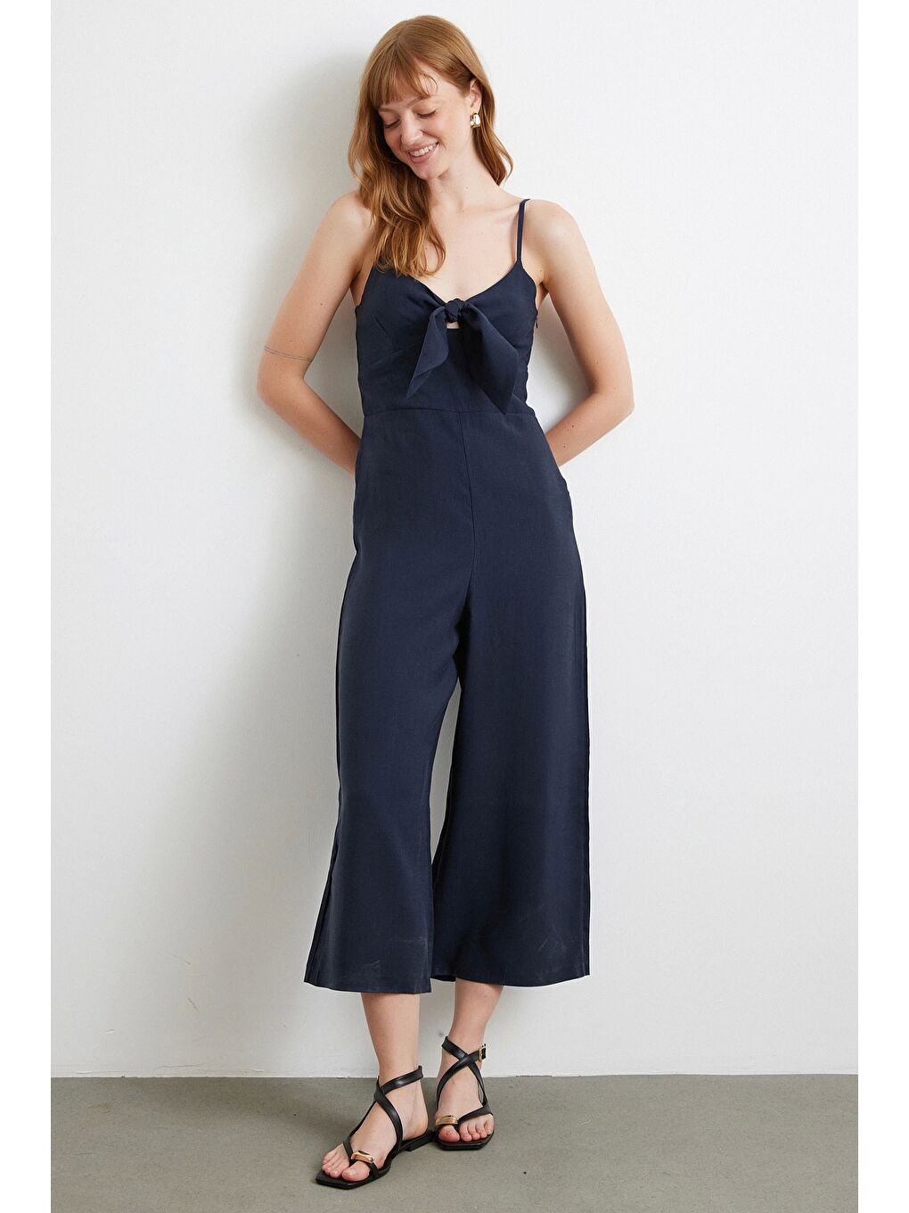 Fiyonklu Askılı Tulum Lacivert