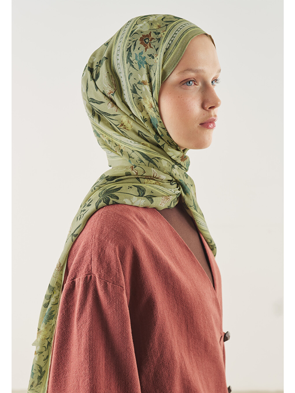 Flora Echo Desen Soft Viskon Şal Yeşil-1