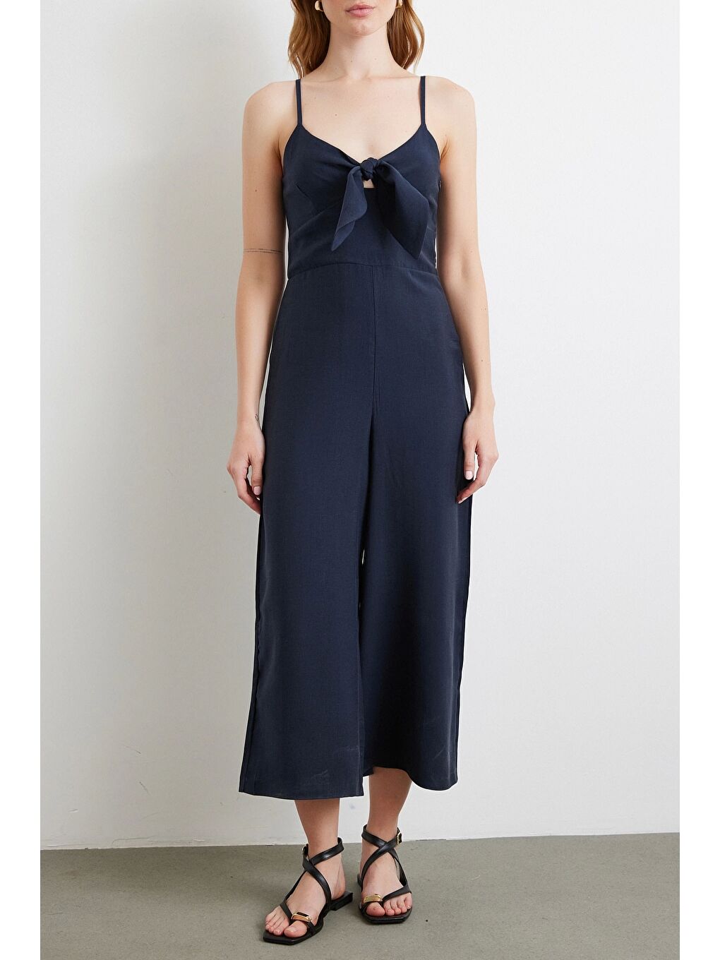 Fiyonklu Askılı Tulum Lacivert-2