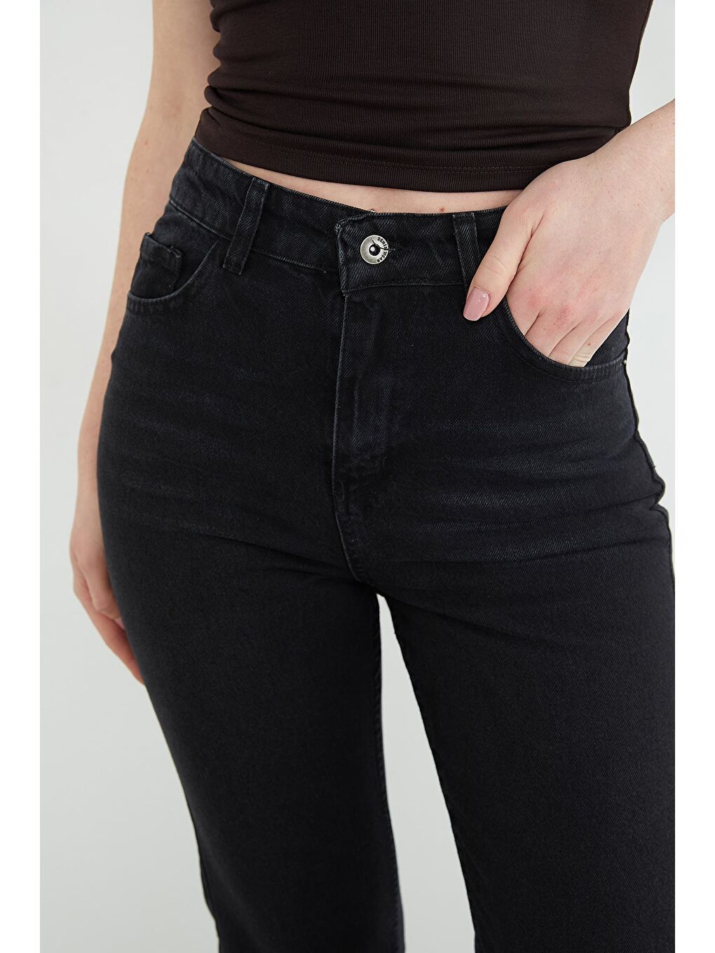 Siyah Yüksek Bel Kesik Paça Jean-4