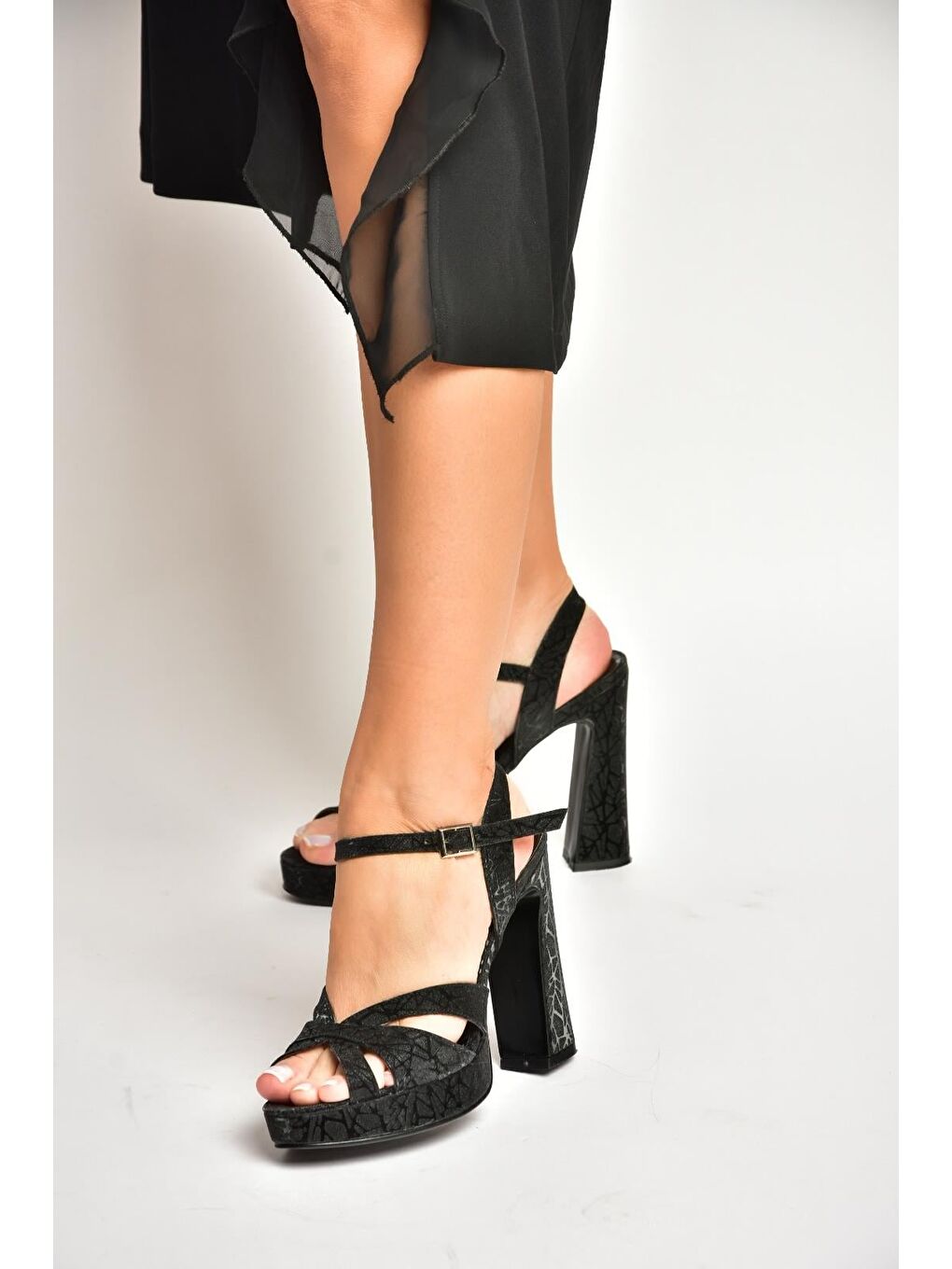 Siyah Kadın Topuklu Ayakkabı Y246170214-4