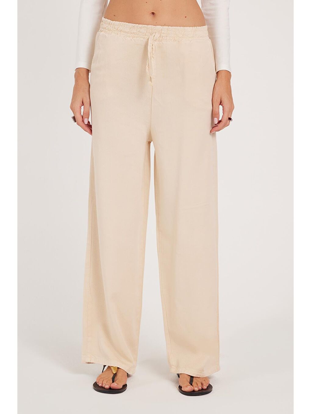 Kadın Regular Fit Klasik Kesim Pamuklu Geniş Paça Bej Pantolon