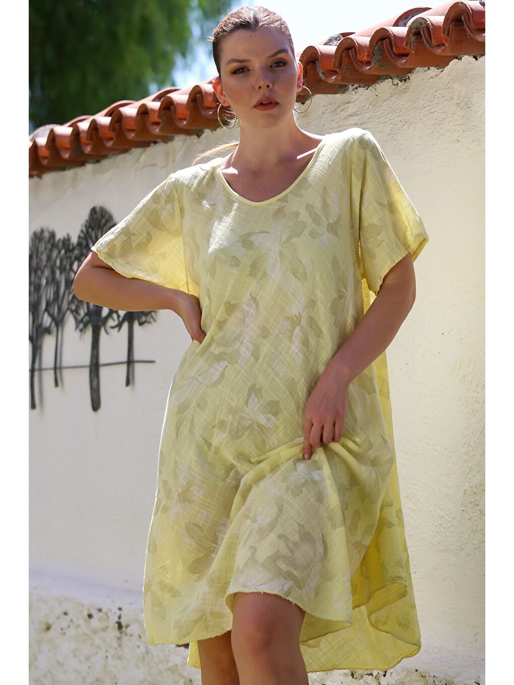 Sarı İtalyan Açık Limon Havuz Yaka Kısa Kol Çiçekli Casual Oversize Dokuma Elbise 110 70