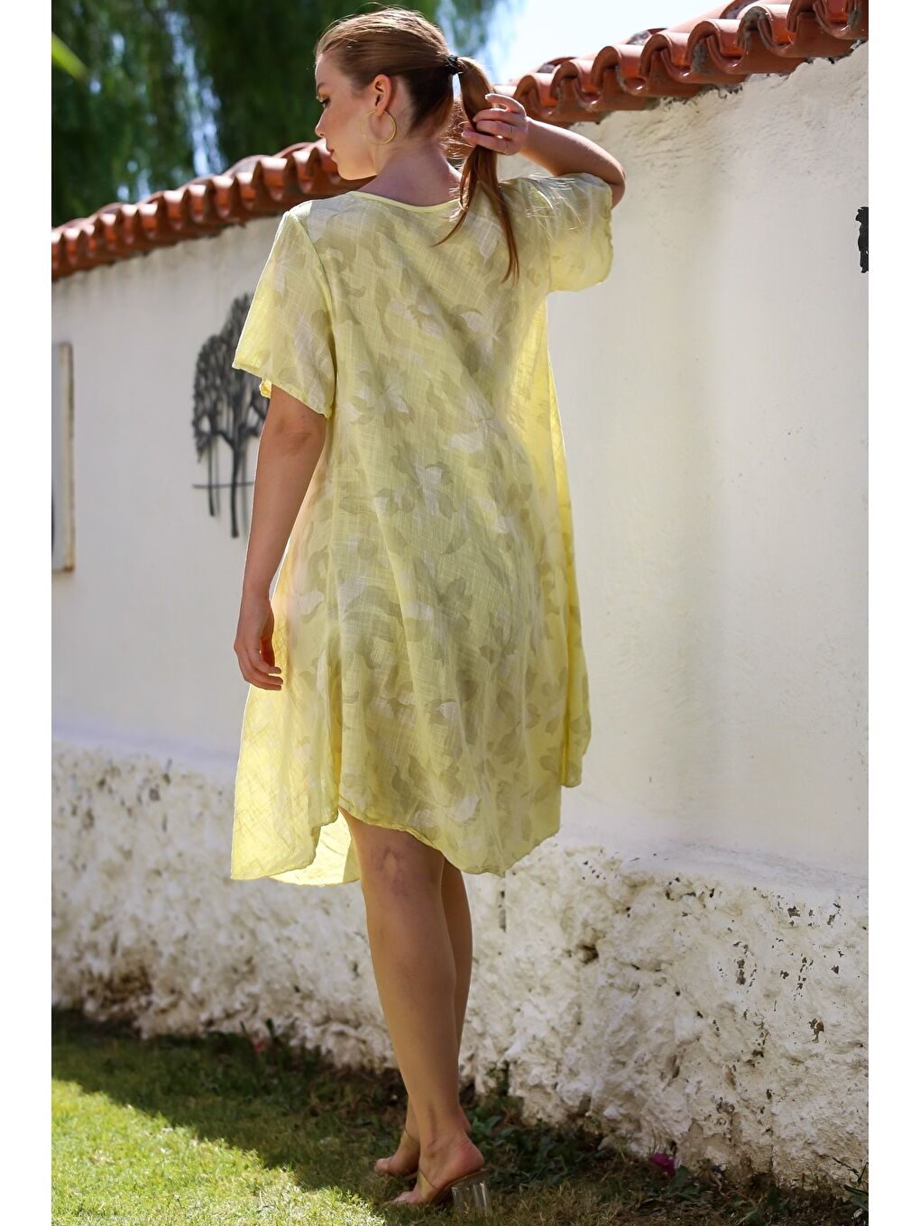 Sarı İtalyan Açık Limon Havuz Yaka Kısa Kol Çiçekli Casual Oversize Dokuma Elbise 110 70-1