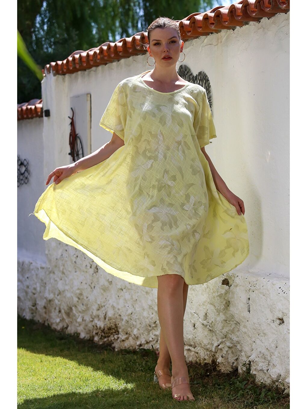 Sarı İtalyan Açık Limon Havuz Yaka Kısa Kol Çiçekli Casual Oversize Dokuma Elbise 110 70-2