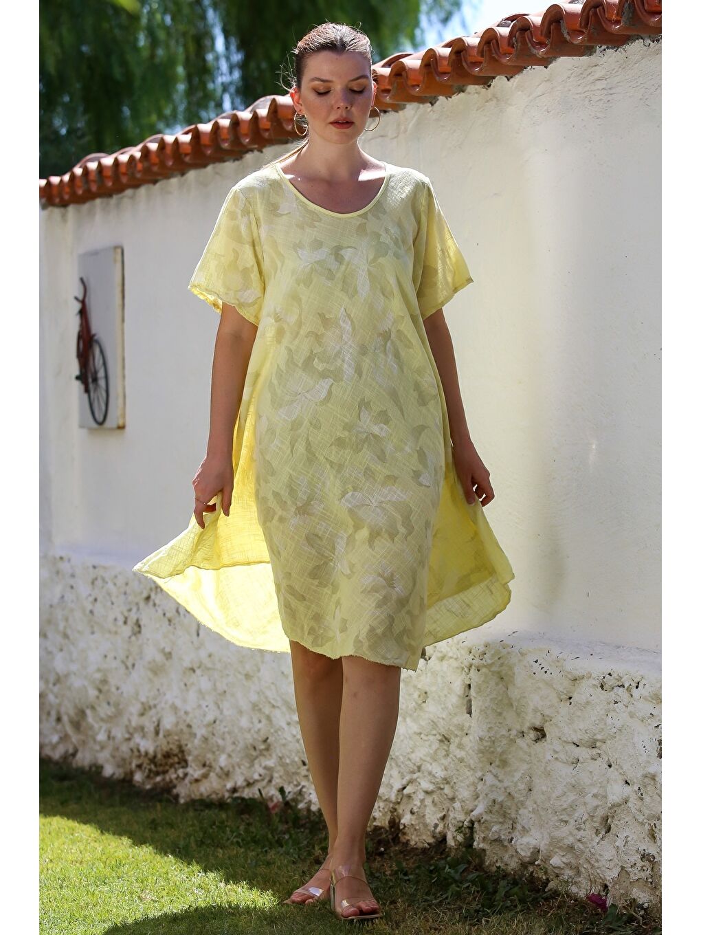 Sarı İtalyan Açık Limon Havuz Yaka Kısa Kol Çiçekli Casual Oversize Dokuma Elbise 110 70-4