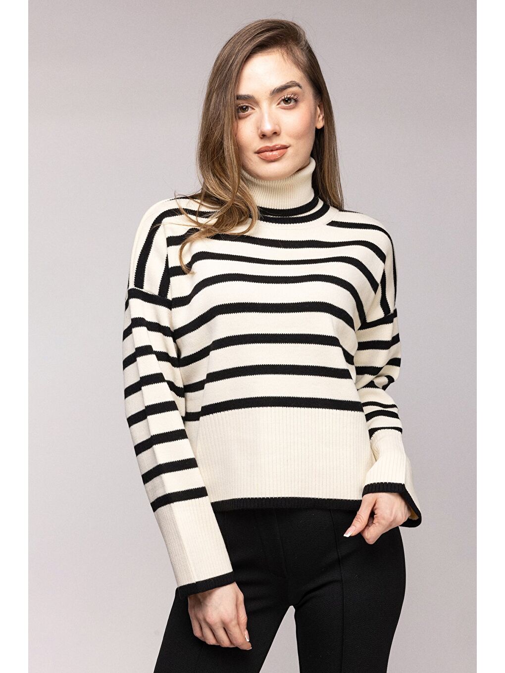 Siyah Çizgili Balıkçı Yaka Oversize Triko Kazak