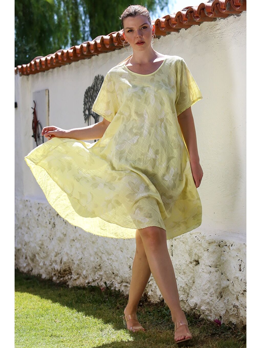 Sarı İtalyan Açık Limon Havuz Yaka Kısa Kol Çiçekli Casual Oversize Dokuma Elbise 110 70-5
