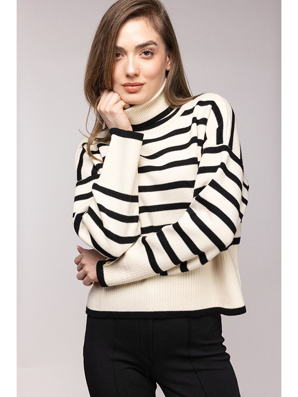 Siyah Çizgili Balıkçı Yaka Oversize Triko Kazak-1