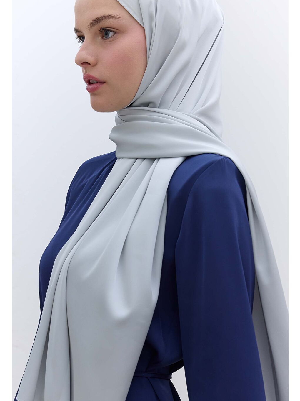 Gri İpeksi Elegance Şal Gümüş-1