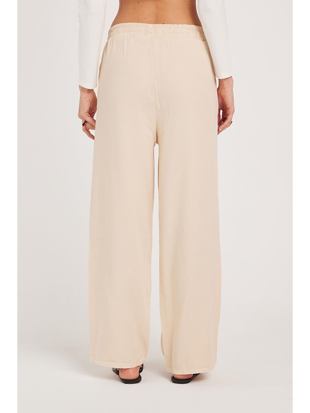 Kadın Regular Fit Klasik Kesim Pamuklu Geniş Paça Bej Pantolon-6
