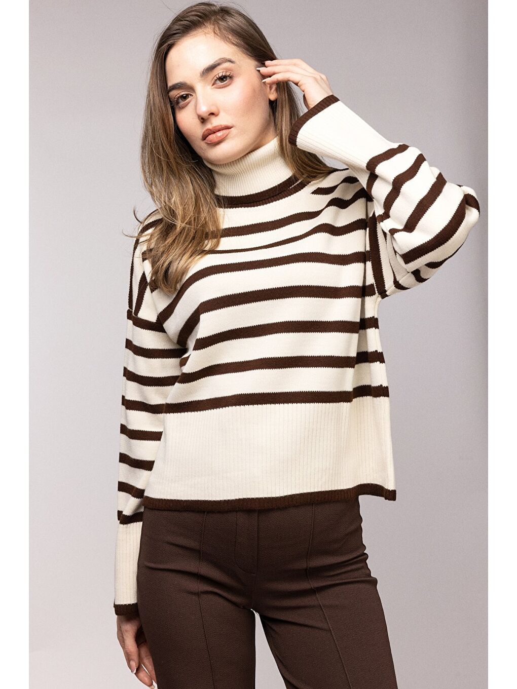 Kahverengi Çizgili Balıkçı Yaka Oversize Triko Kazak-1