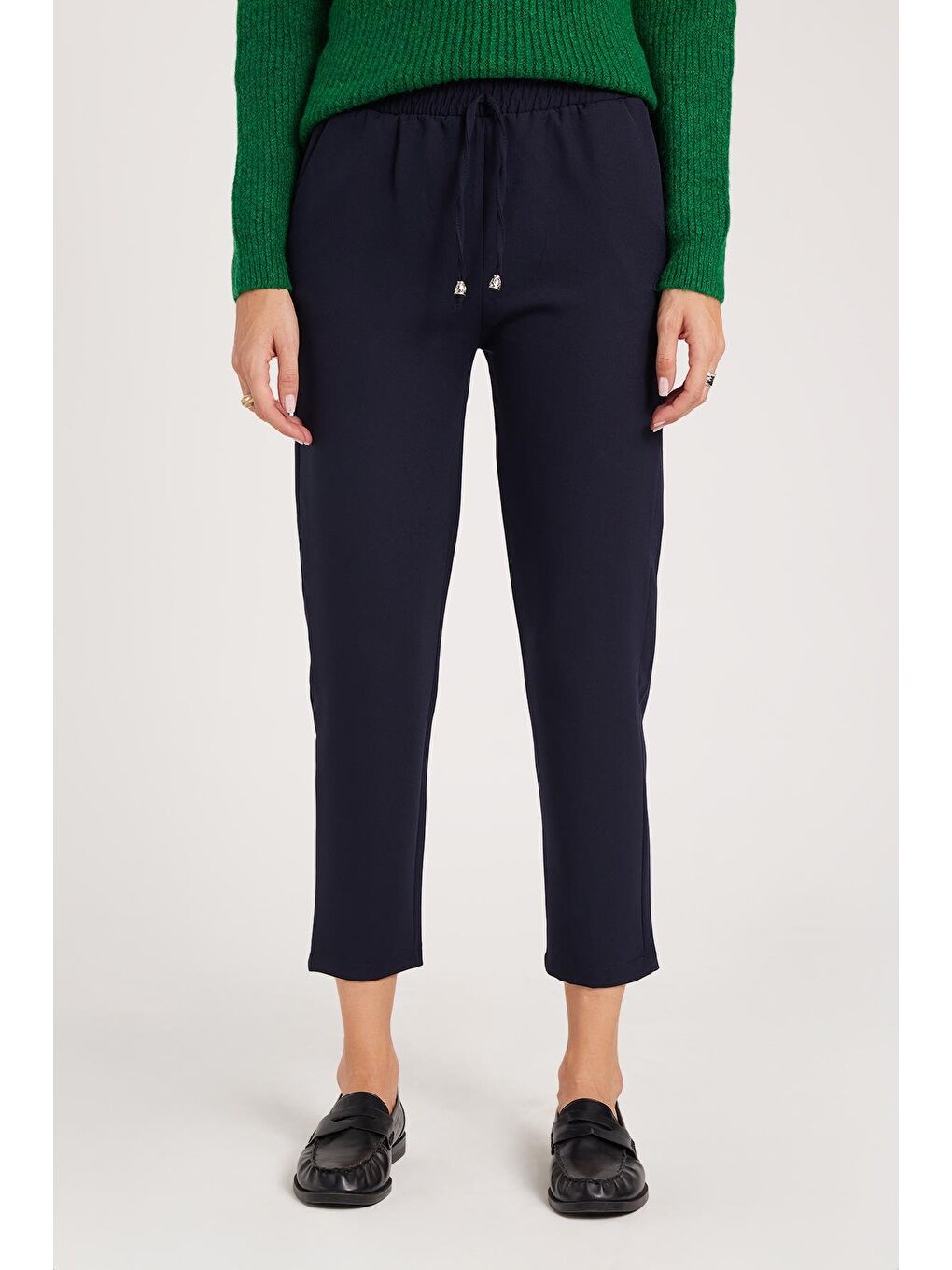 Kadın Relax Fit Rahat Kesim Yüksel Bel Dar Paça Beli Lastikli Bağcıklı Lacivert Pantolon