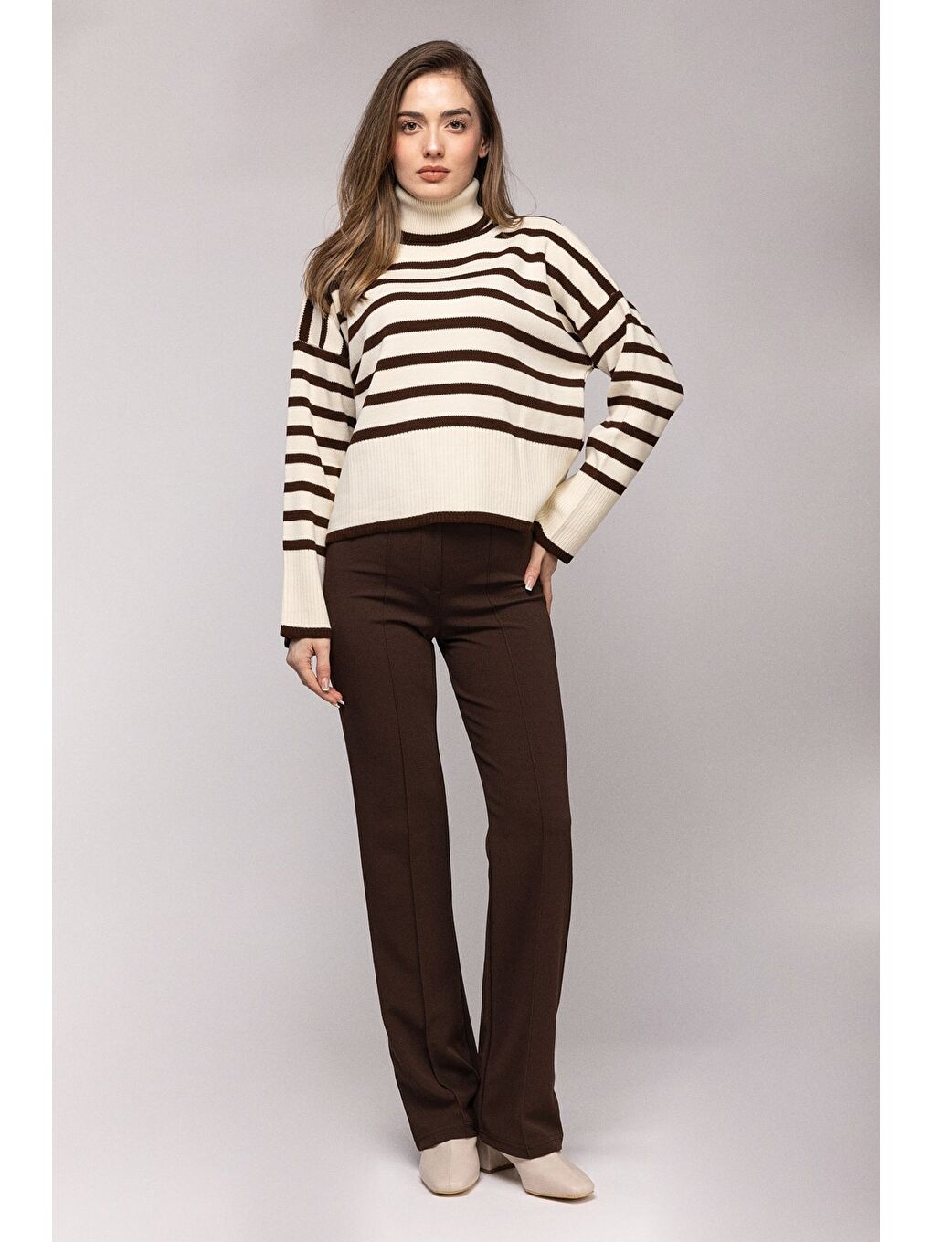 Kahverengi Çizgili Balıkçı Yaka Oversize Triko Kazak-2