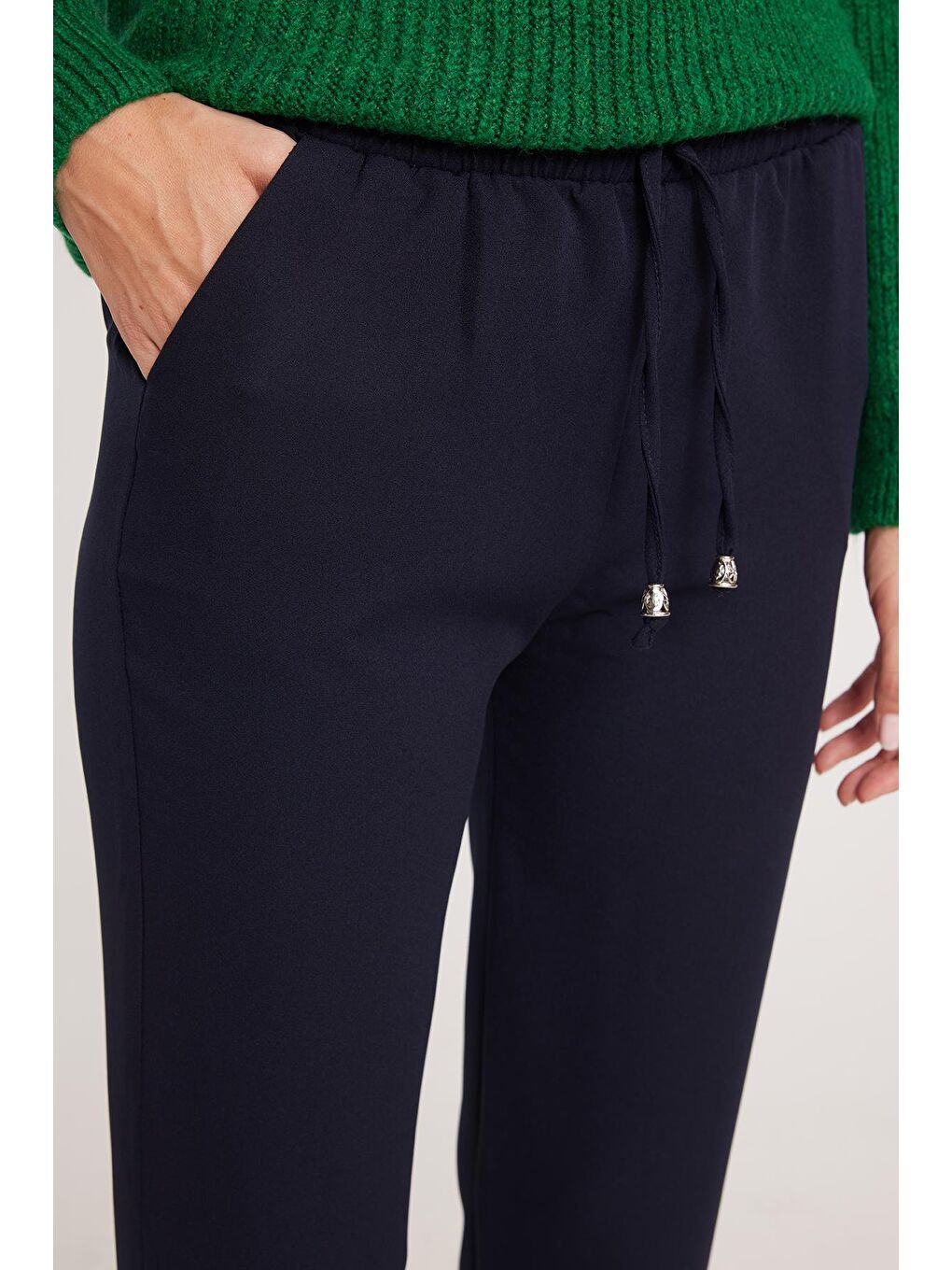 Kadın Relax Fit Rahat Kesim Yüksel Bel Dar Paça Beli Lastikli Bağcıklı Lacivert Pantolon-2