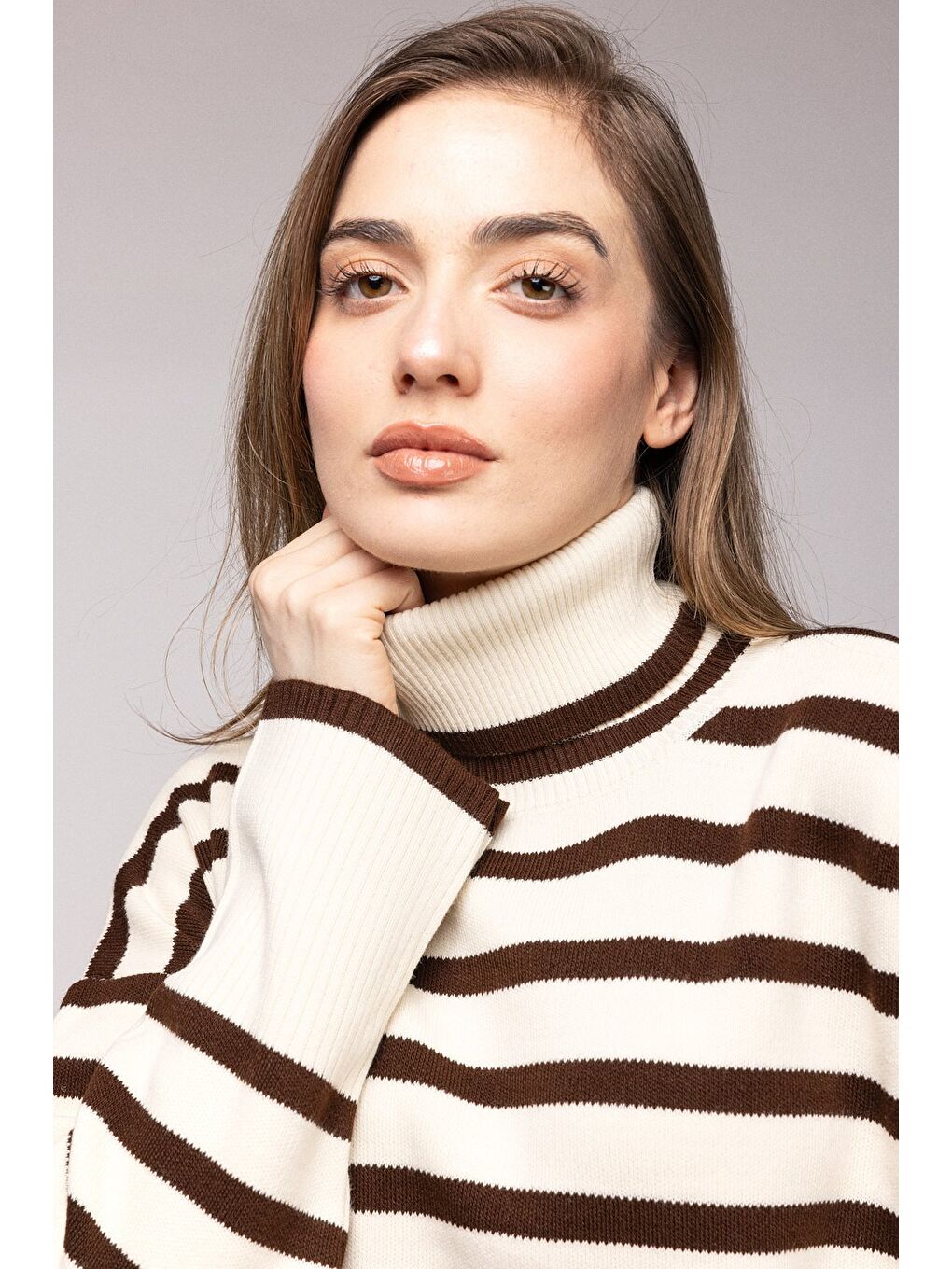 Kahverengi Çizgili Balıkçı Yaka Oversize Triko Kazak-3