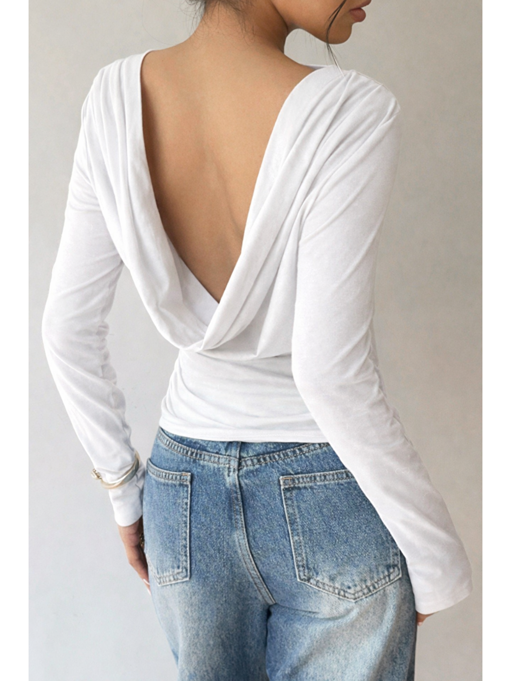 Kadın Beyaz Derin Sırt Dekolteli Uzun Kollu Esnek Pamuk Bluz-1