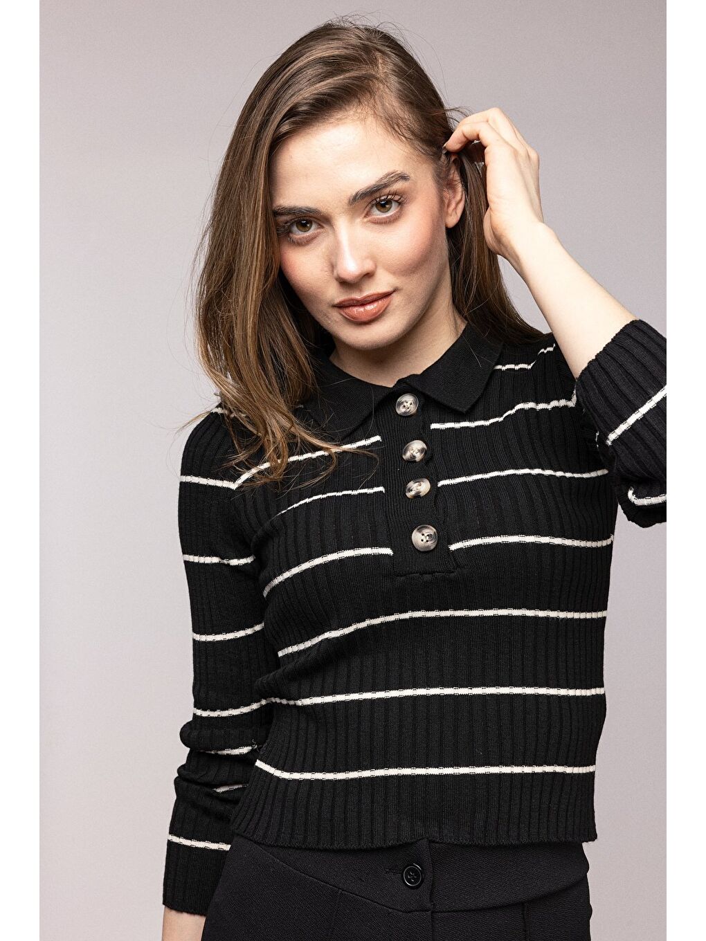 Siyah Çizgili Polo Yaka Düğmeli Fitilli Triko Bluz - Truvakar Kol-1