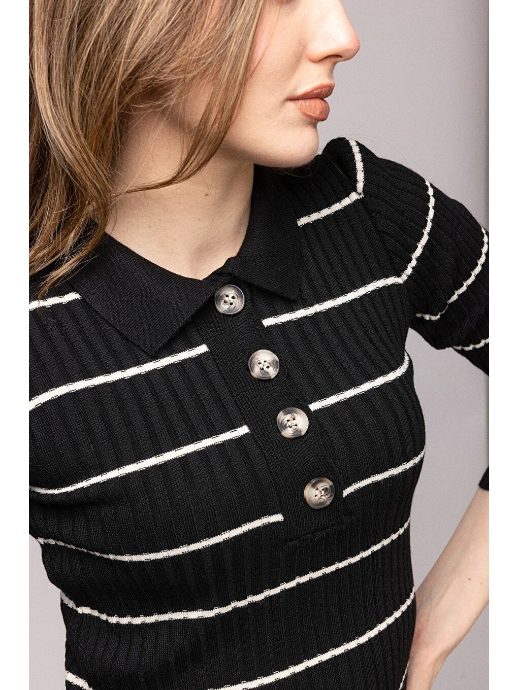 Siyah Çizgili Polo Yaka Düğmeli Fitilli Triko Bluz - Truvakar Kol-2