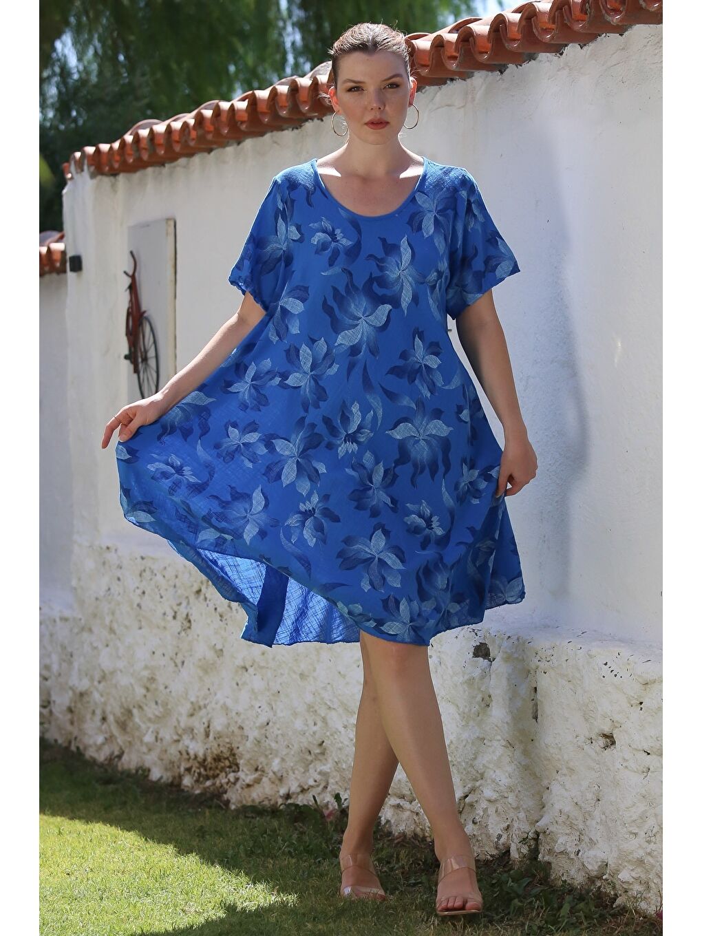 İtalyan Saks Mavisi Havuz Yaka Kısa Kol Çiçekli Casual Oversize Dokuma Elbise 110 70-3