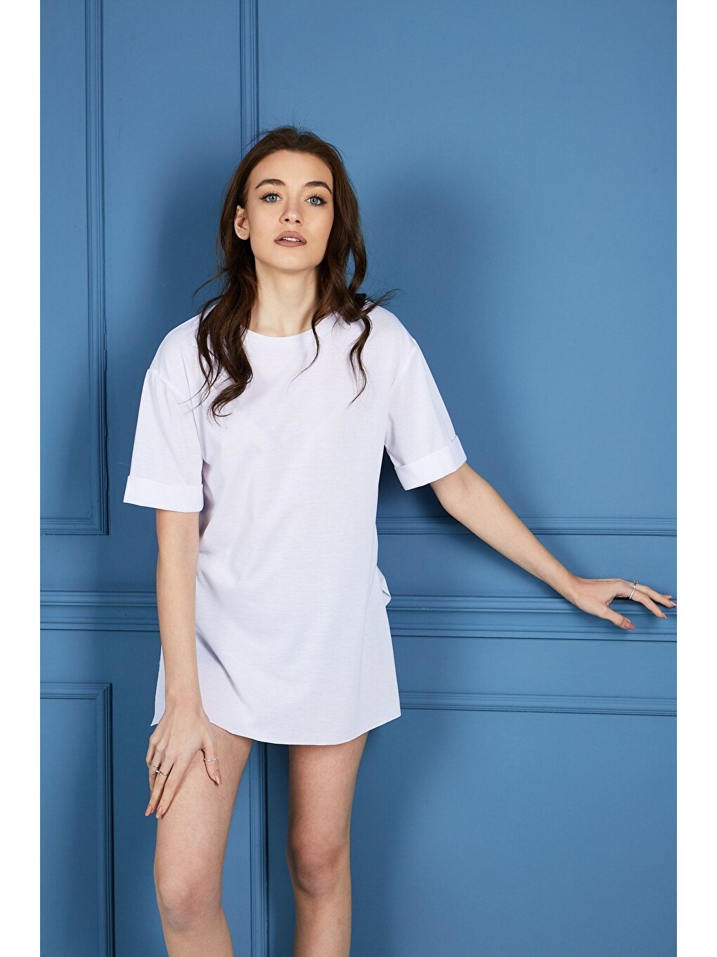 Beyaz Kadın Kol Katlı Yırtmaçlı Salaş Oversize Tshirt-2