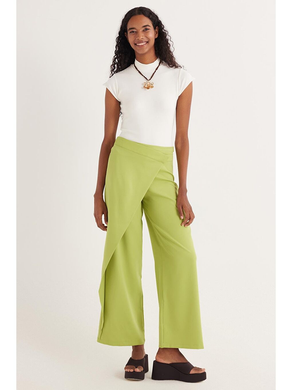 Kadın Standart Fit Geniş Paça Yeşil Double Pantolon-1