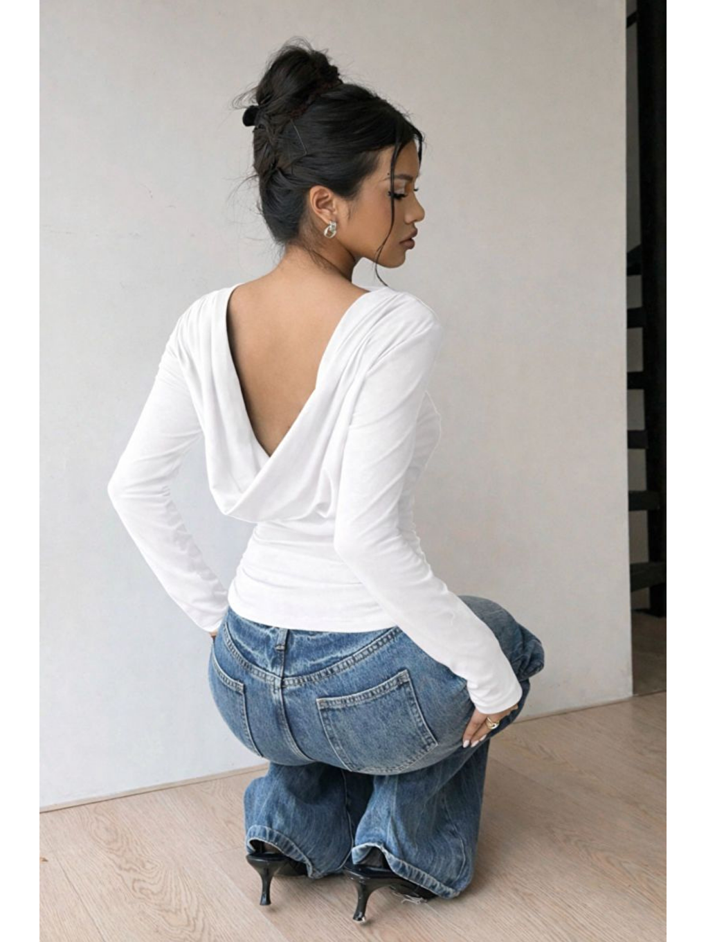 Kadın Beyaz Derin Sırt Dekolteli Uzun Kollu Esnek Pamuk Bluz-3