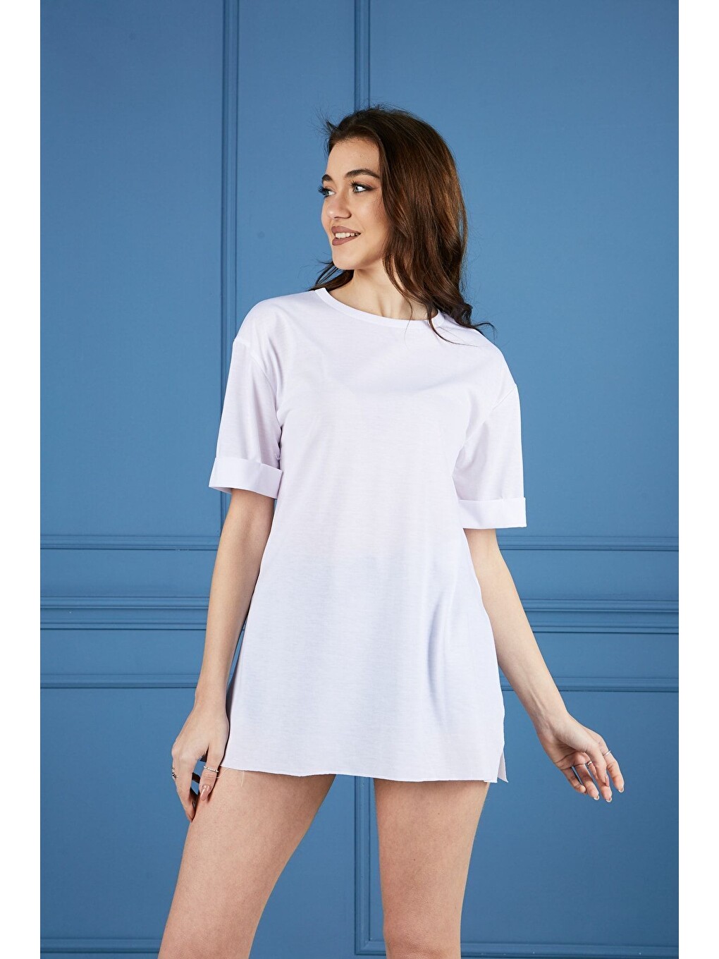 Beyaz Kadın Kol Katlı Yırtmaçlı Salaş Oversize Tshirt-3