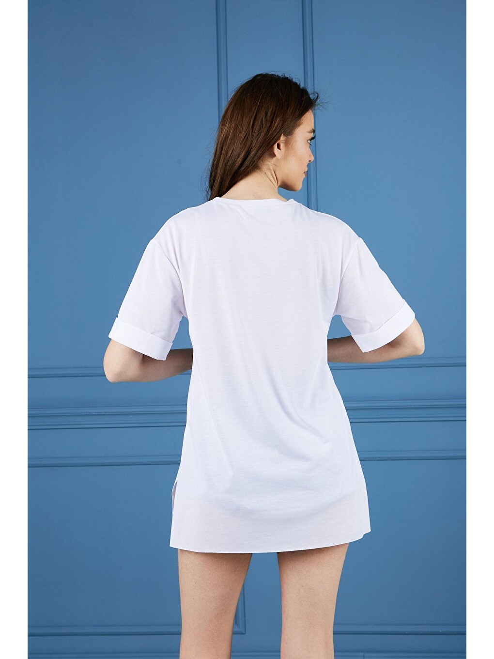 Beyaz Kadın Kol Katlı Yırtmaçlı Salaş Oversize Tshirt-4