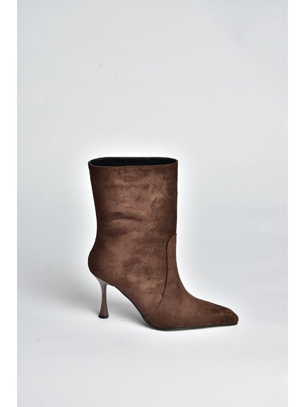 Kahverengi Kadın Bot V752550202