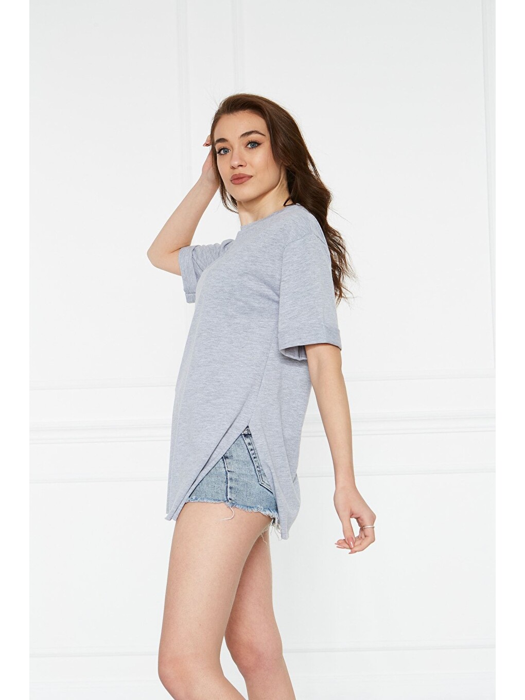 Gri Kadın Kol Katlı Yırtmaçlı Salaş Oversize Tshirt