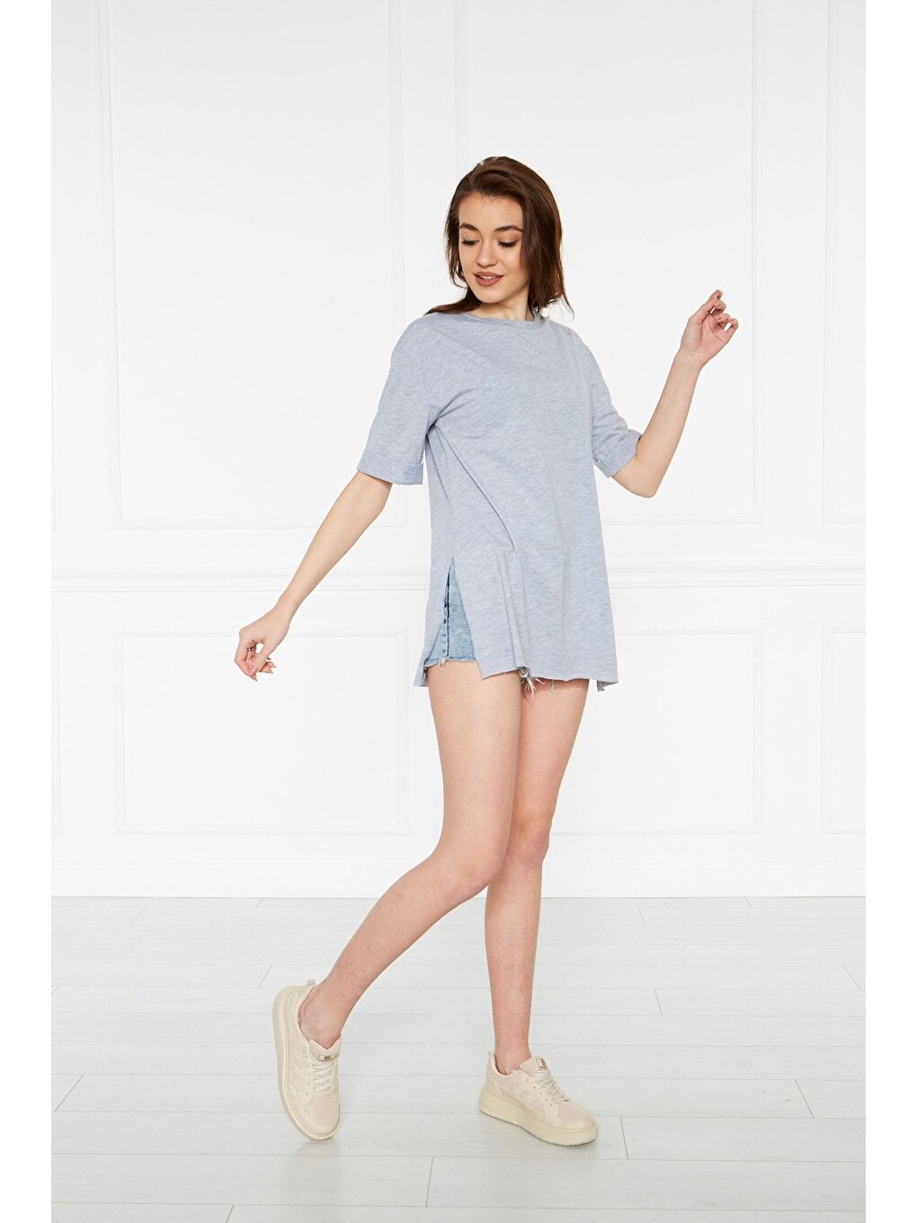 Gri Kadın Kol Katlı Yırtmaçlı Salaş Oversize Tshirt-1