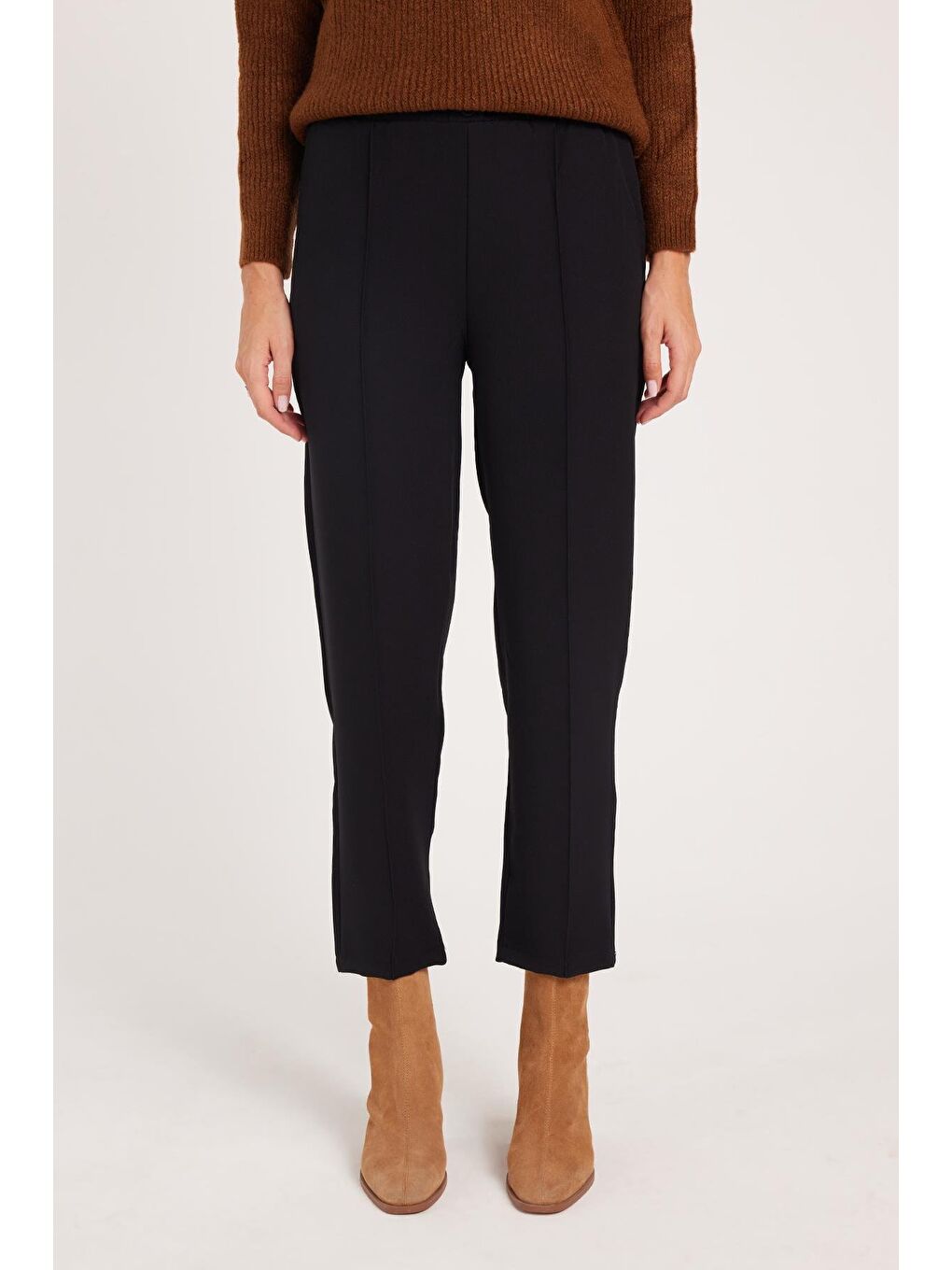 Kadın Relax Fit Rahat Kesim Yüksel Bel Düz Paça Beli Lastikli Siyah Pantolon