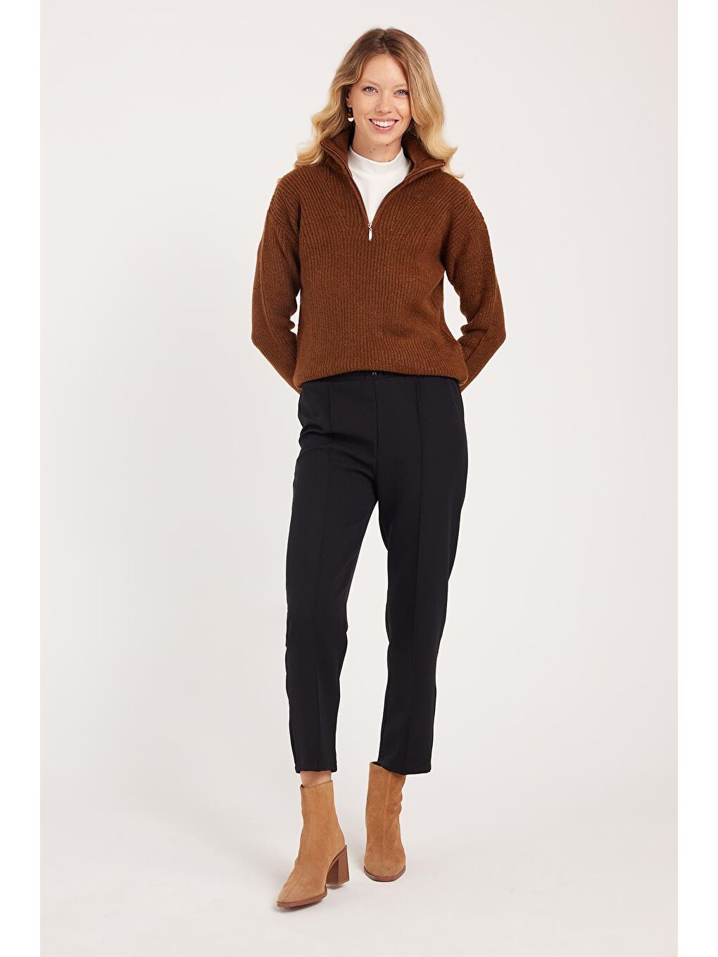 Kadın Relax Fit Rahat Kesim Yüksel Bel Düz Paça Beli Lastikli Siyah Pantolon-1