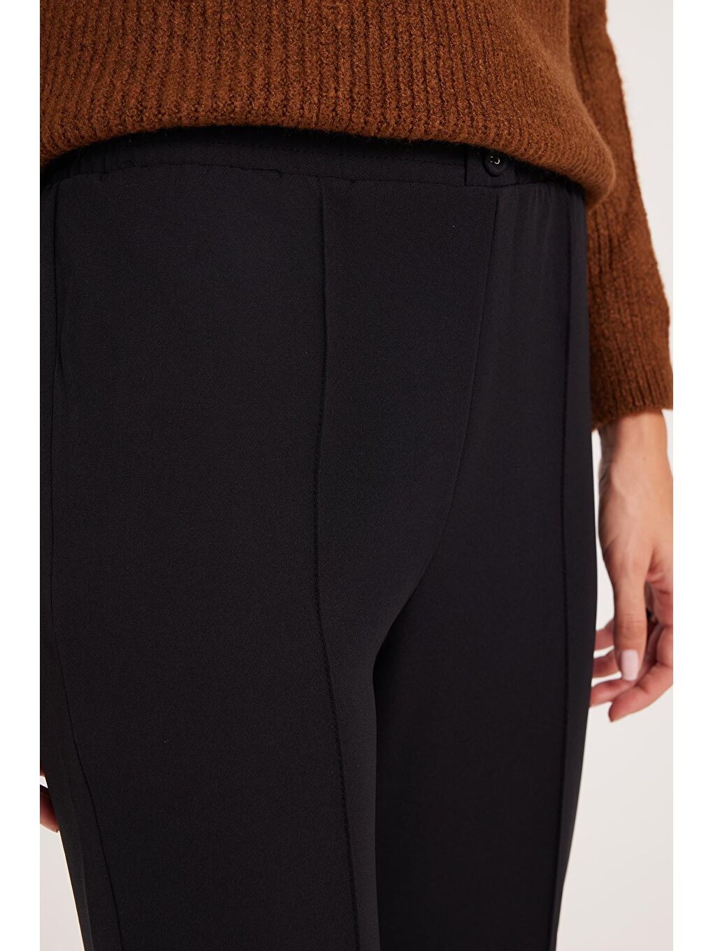 Kadın Relax Fit Rahat Kesim Yüksel Bel Düz Paça Beli Lastikli Siyah Pantolon-2