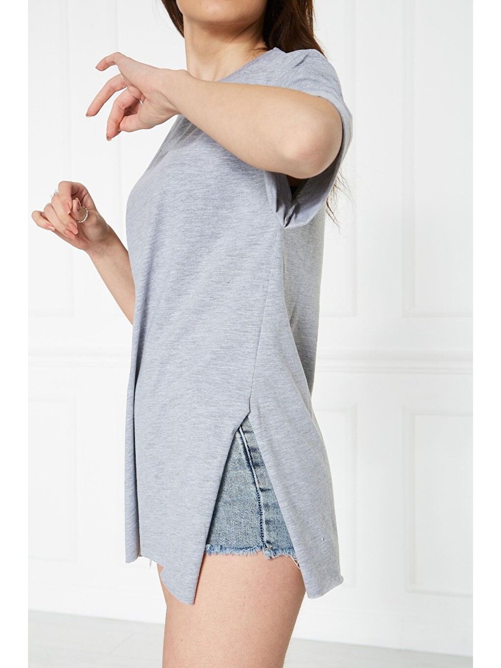 Gri Kadın Kol Katlı Yırtmaçlı Salaş Oversize Tshirt-3
