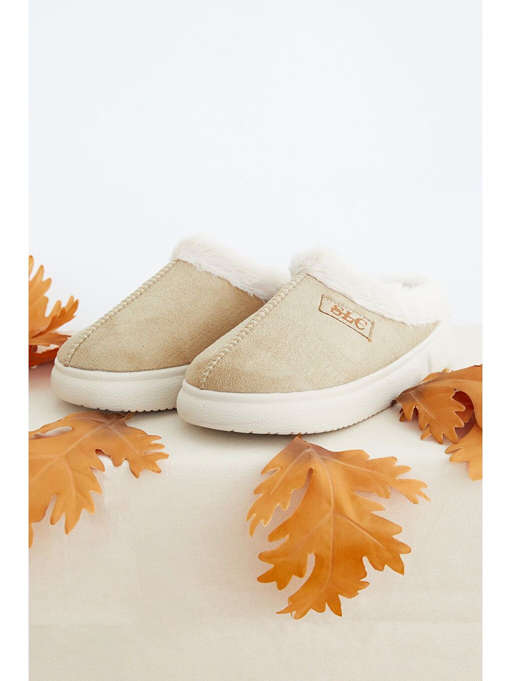 Bej İçi Kürklü Ev Terliği