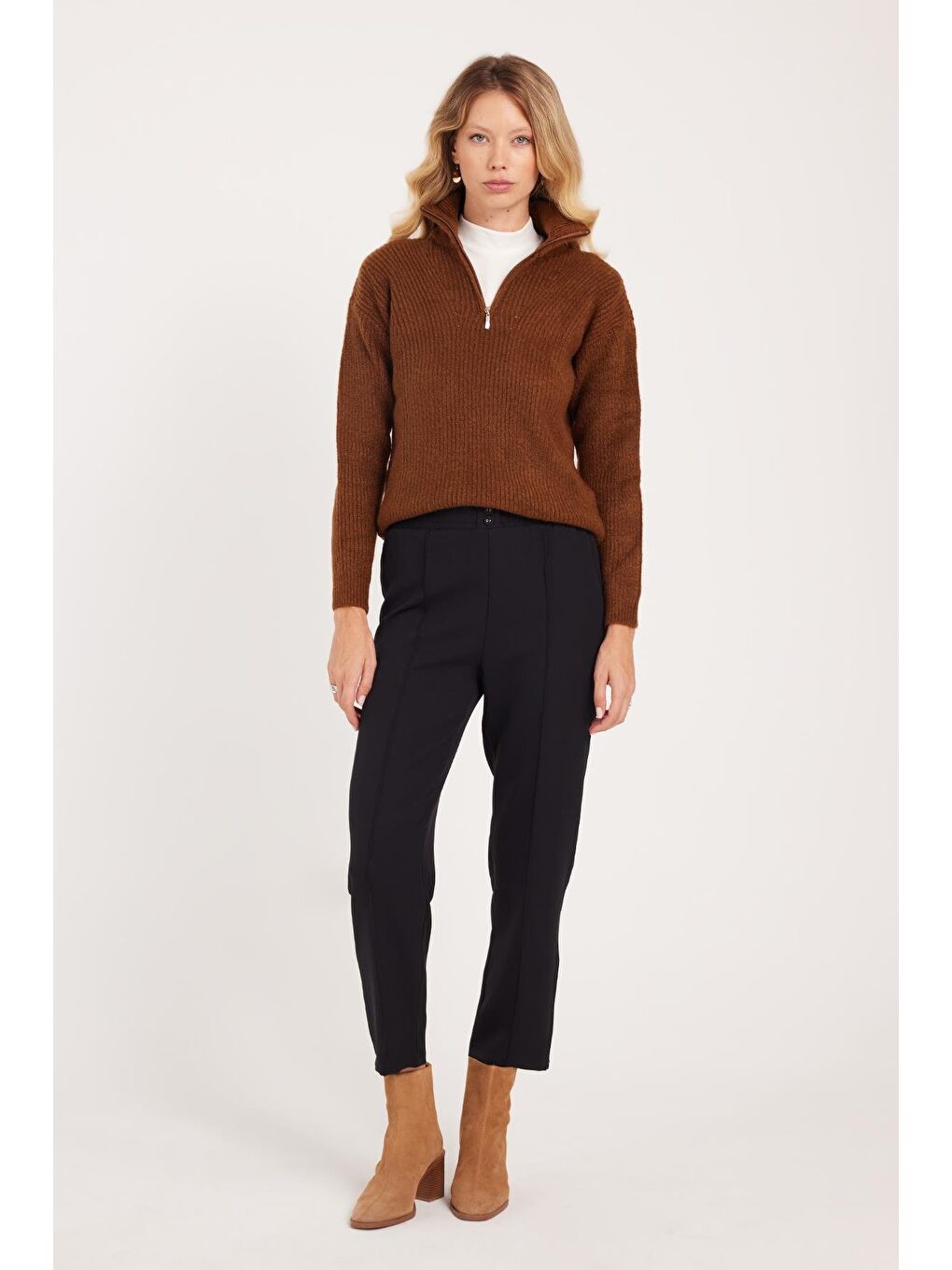 Kadın Relax Fit Rahat Kesim Yüksel Bel Düz Paça Beli Lastikli Siyah Pantolon-3