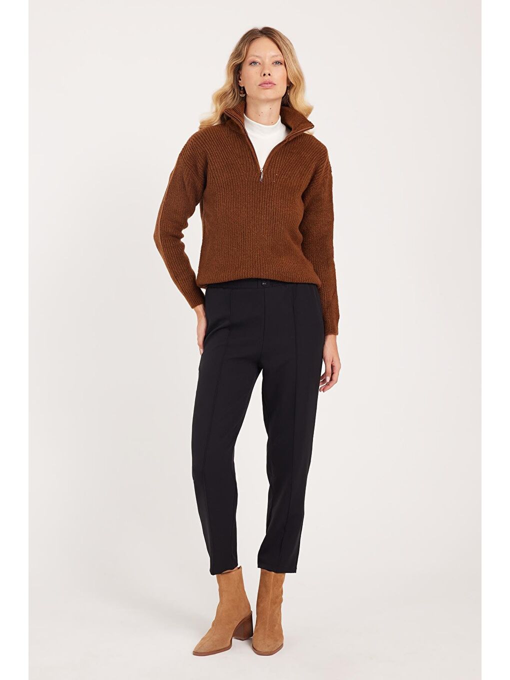 Kadın Relax Fit Rahat Kesim Yüksel Bel Düz Paça Beli Lastikli Siyah Pantolon-4