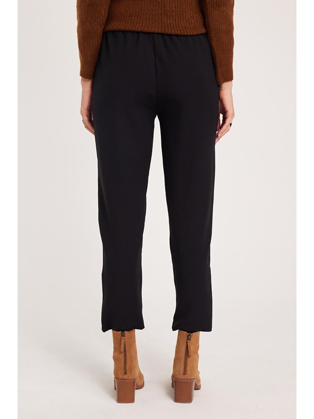 Kadın Relax Fit Rahat Kesim Yüksel Bel Düz Paça Beli Lastikli Siyah Pantolon-6