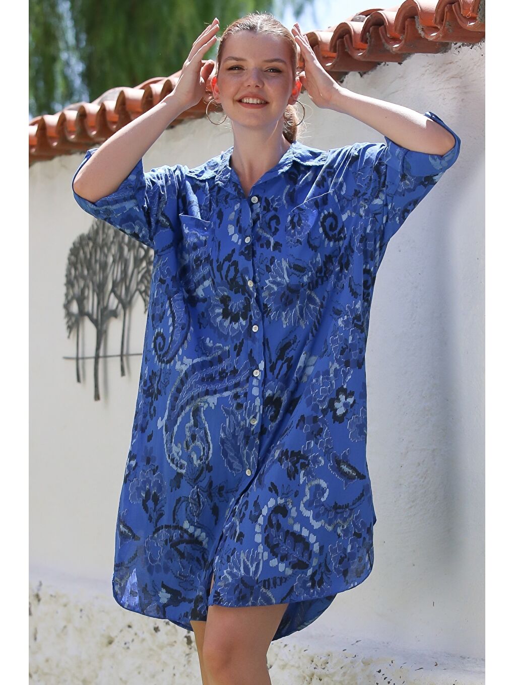 İtalyan Saks Mavisi Gömlek Yaka Düğmeli 3/4 Kol Cepli Allover Baskılı Casual Dokuma Elbise 105 70