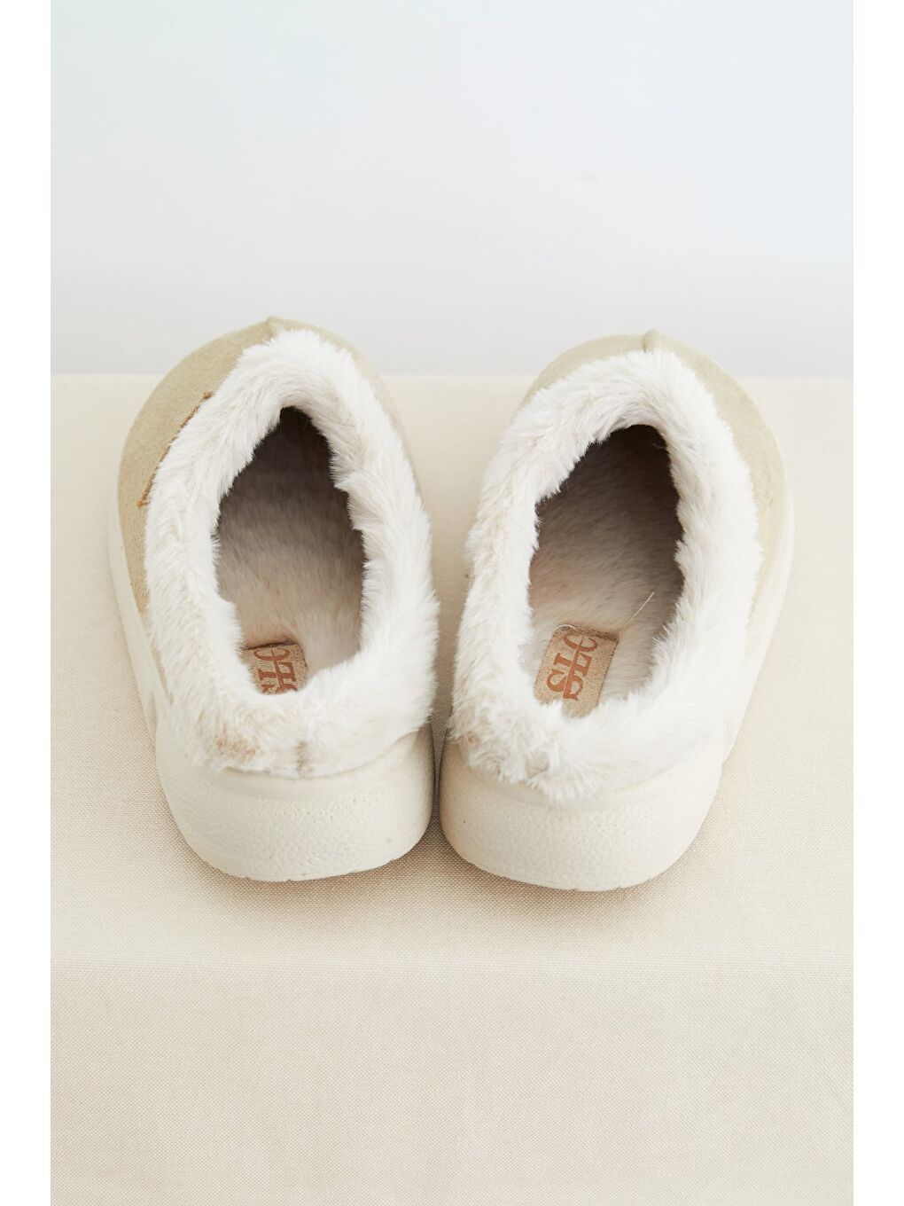 Bej İçi Kürklü Ev Terliği-4